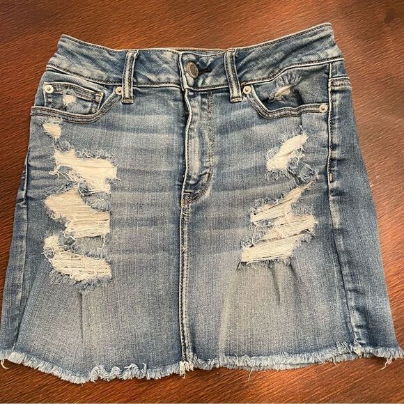 American Eagle Distressed Jean Skirt Sz 4 - Picture 1 of 7